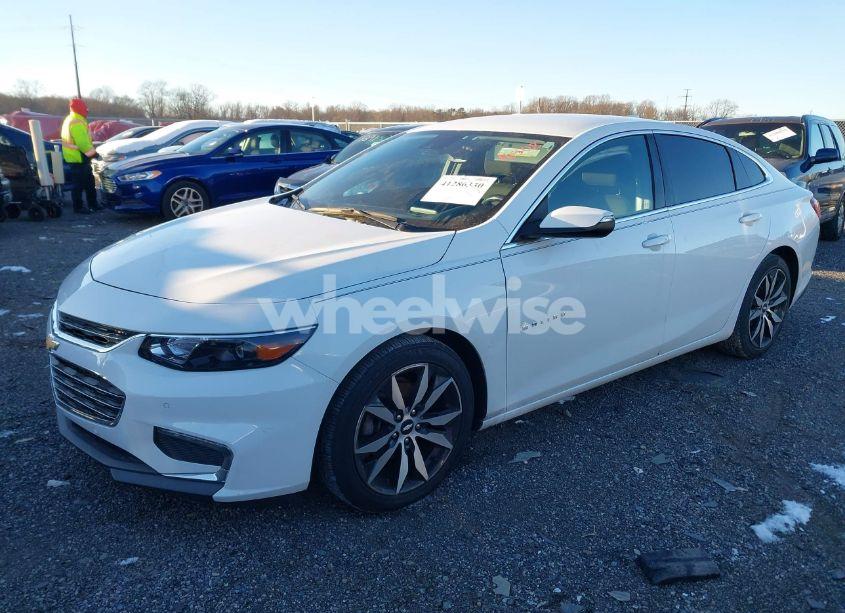 Photo 2 of 2016 Chevrolet Malibu 2LT (VIN 1G1ZF5SX9GF357593)