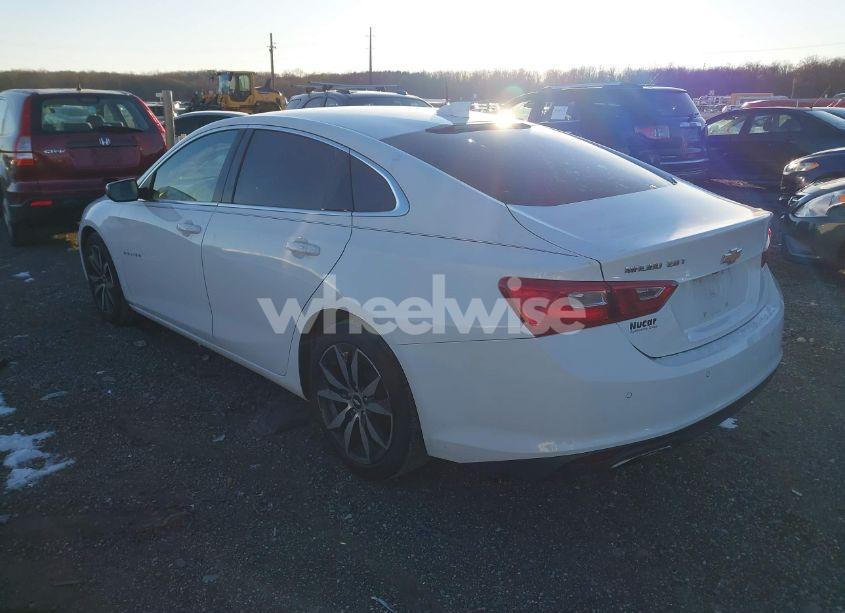 Photo 3 of 2016 Chevrolet Malibu 2LT (VIN 1G1ZF5SX9GF357593)