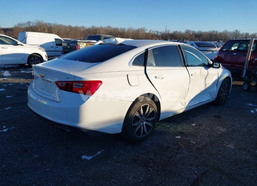 Photo 4 of 2016 Chevrolet Malibu 2LT (VIN 1G1ZF5SX9GF357593)