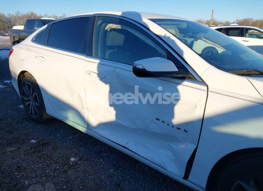 Photo 6 of 2016 Chevrolet Malibu 2LT (VIN 1G1ZF5SX9GF357593)