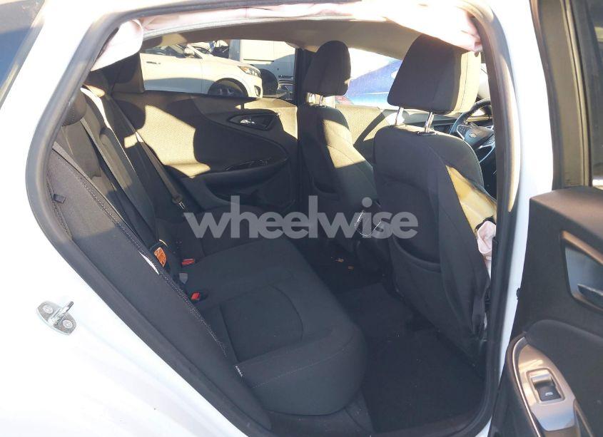 Photo 8 of 2016 Chevrolet Malibu 2LT (VIN 1G1ZF5SX9GF357593)