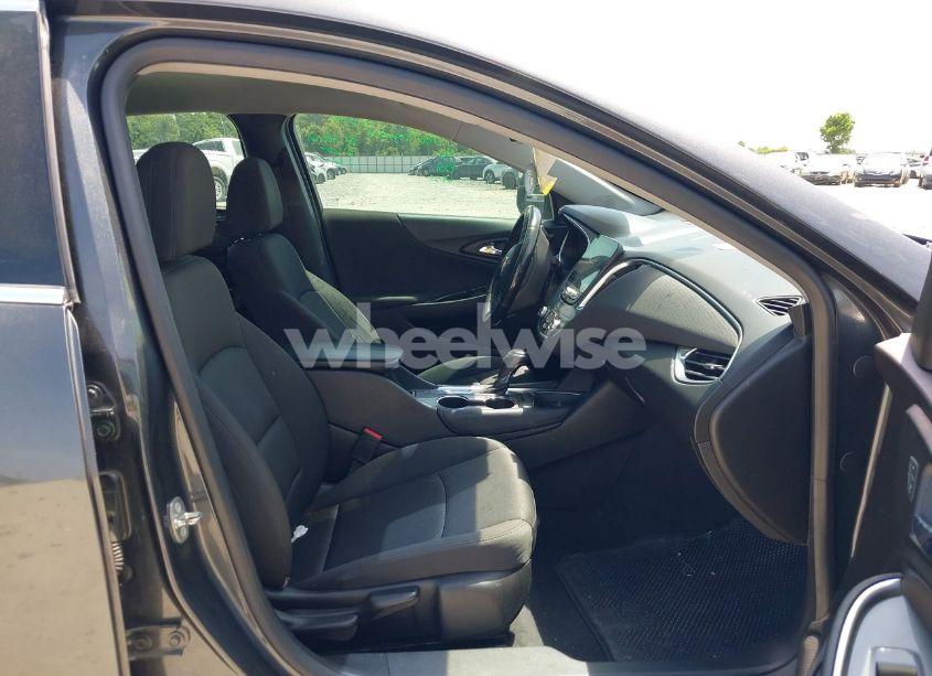 Photo 5 of 2016 Chevrolet Malibu 2LT (VIN 1G1ZF5SXXGF181928)