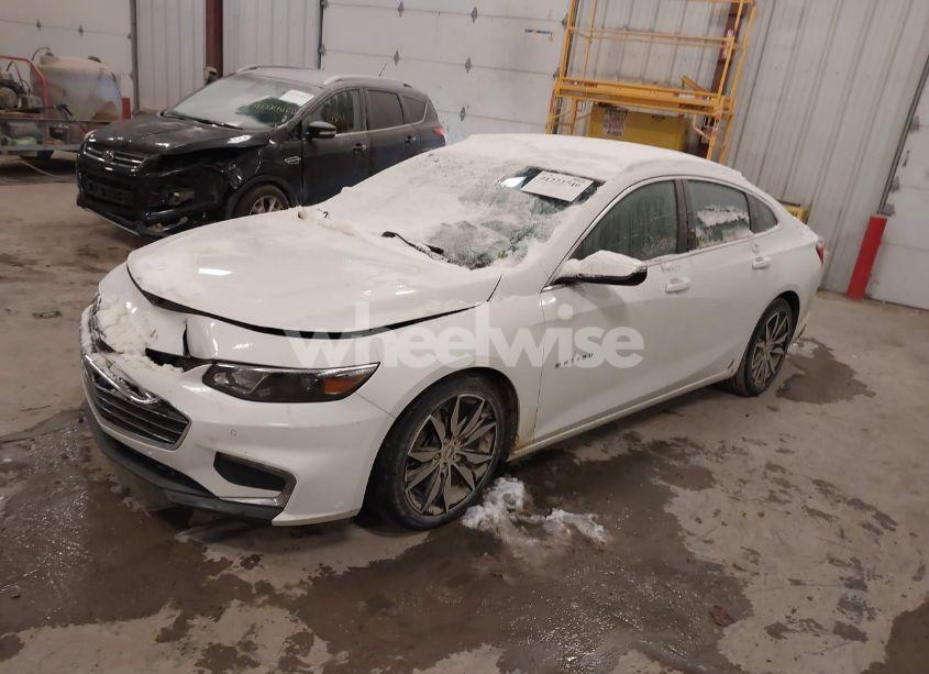 Photo 2 of 2016 Chevrolet Malibu 2LT (VIN 1G1ZF5SXXGF257454)