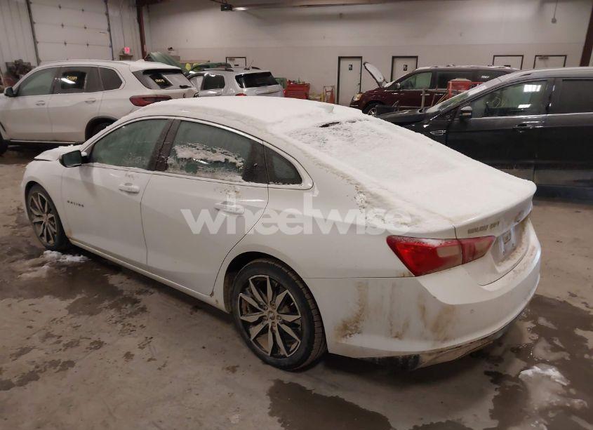 Photo 3 of 2016 Chevrolet Malibu 2LT (VIN 1G1ZF5SXXGF257454)