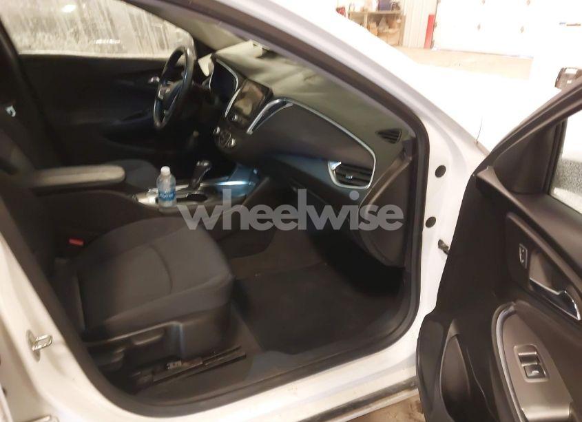 Photo 5 of 2016 Chevrolet Malibu 2LT (VIN 1G1ZF5SXXGF257454)