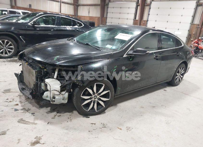 Photo 2 of 2016 Chevrolet Malibu 2LT (VIN 1G1ZF5SXXGF346778)