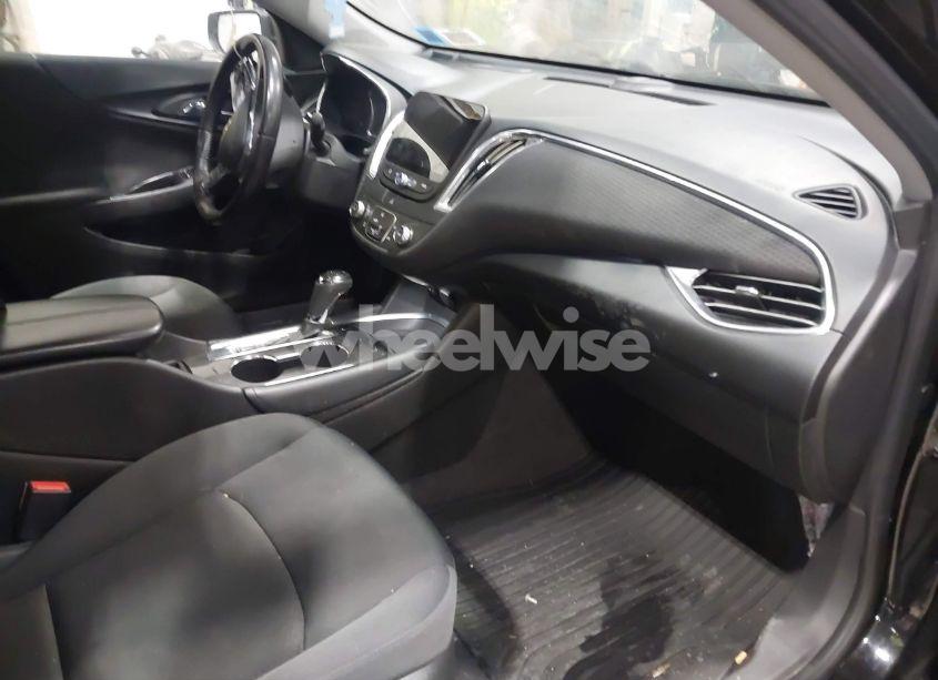 Photo 5 of 2016 Chevrolet Malibu 2LT (VIN 1G1ZF5SXXGF346778)