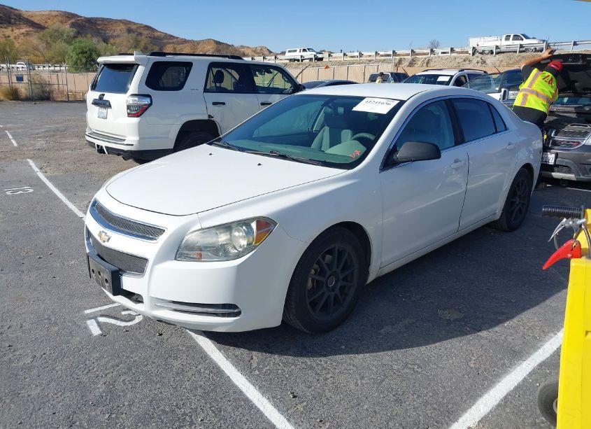 Photo 2 of 2009 Chevrolet Malibu LS (VIN 1G1ZG57B59F147232)