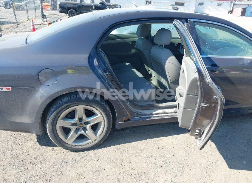 Photo 8 of 2009 Chevrolet Malibu LS (VIN 1G1ZG57BX9F210812)