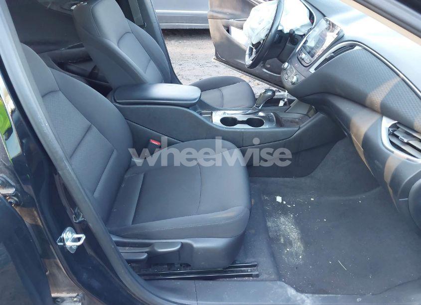 Photo 5 of 2019 Chevrolet Malibu RS (VIN 1G1ZG5ST1KF201809)