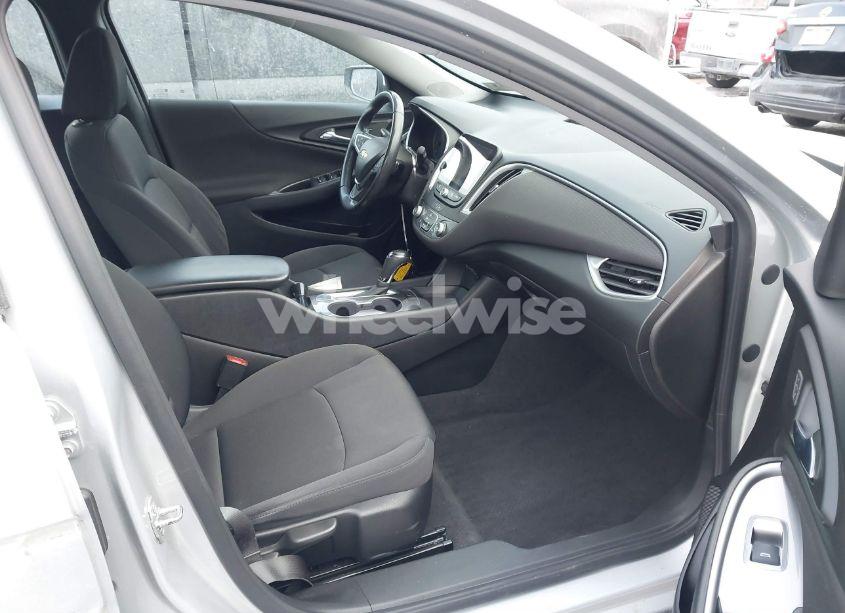 Photo 5 of 2020 Chevrolet Malibu FWD RS (VIN 1G1ZG5ST1LF149793)