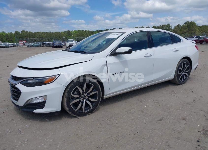 Photo 2 of 2021 Chevrolet Malibu FWD RS (VIN 1G1ZG5ST1MF085692)