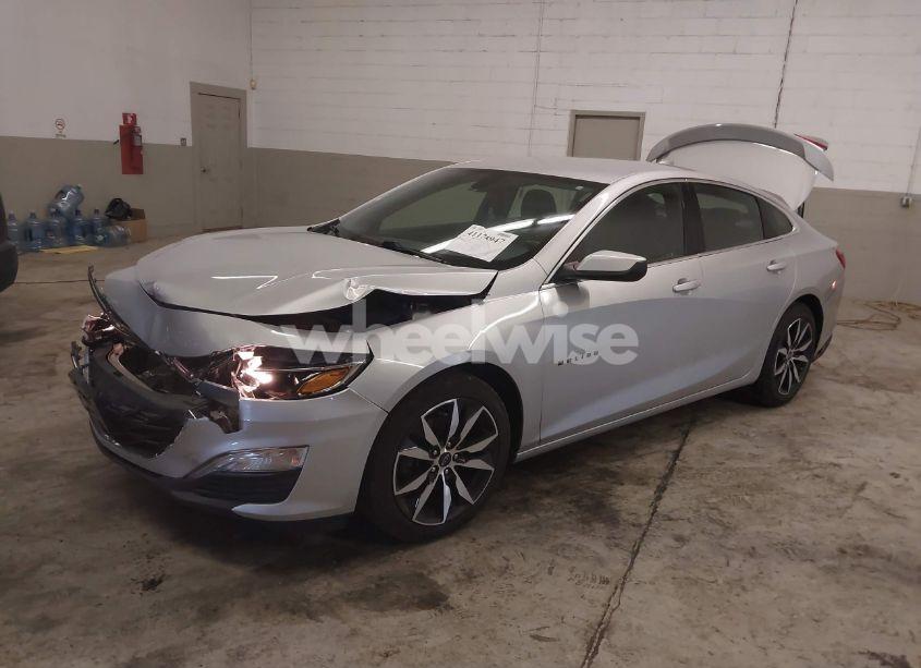 Photo 2 of 2020 Chevrolet Malibu FWD RS (VIN 1G1ZG5ST2LF156039)