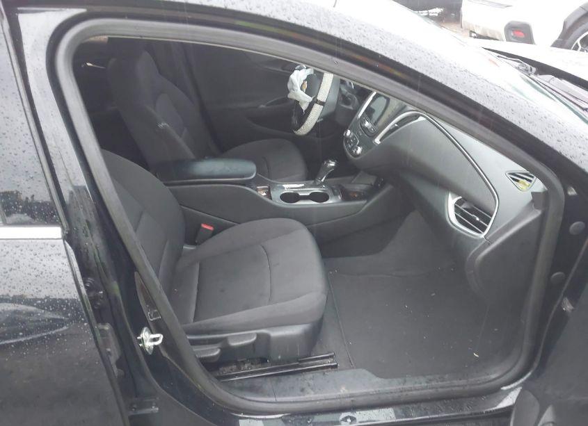 Photo 5 of 2020 Chevrolet Malibu FWD RS (VIN 1G1ZG5ST3LF098295)