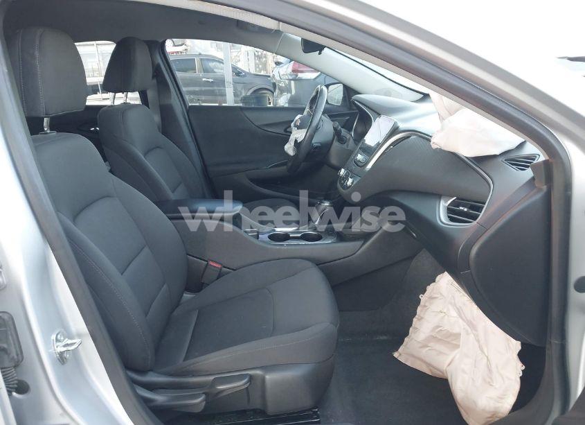 Photo 5 of 2020 Chevrolet Malibu FWD RS (VIN 1G1ZG5ST4LF098533)