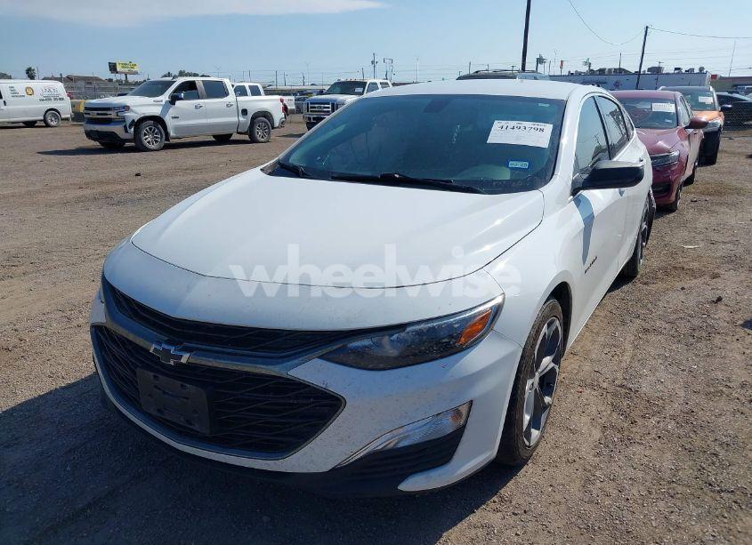 Photo 2 of 2019 Chevrolet Malibu RS (VIN 1G1ZG5ST7KF206030)