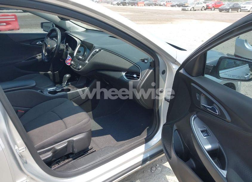 Photo 5 of 2020 Chevrolet Malibu FWD RS (VIN 1G1ZG5ST7LF065946)