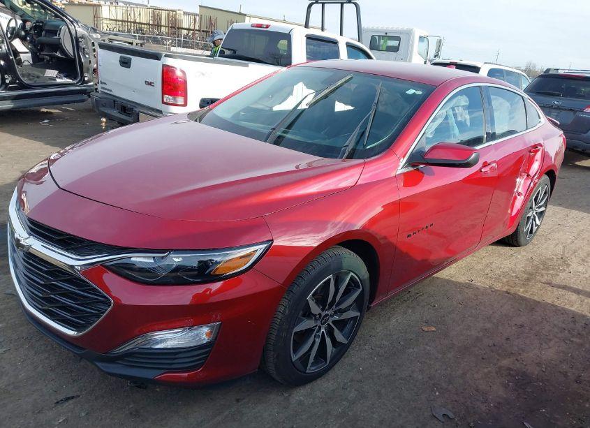 Photo 2 of 2021 Chevrolet Malibu FWD RS (VIN 1G1ZG5ST7MF050994)