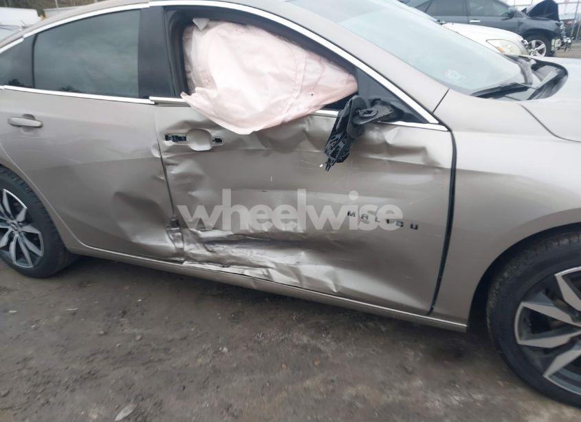 Photo 6 of 2022 Chevrolet Malibu FWD RS (VIN 1G1ZG5ST8NF212388)