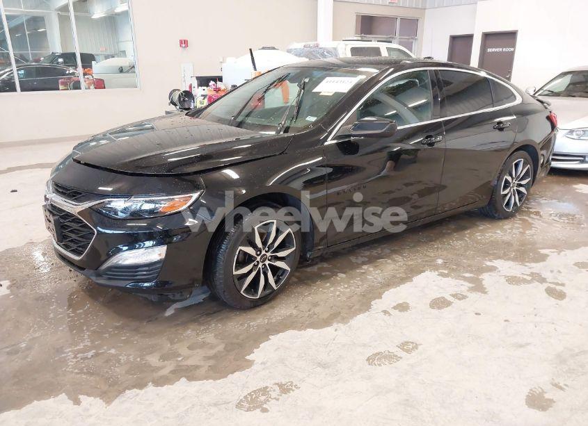 Photo 2 of 2021 Chevrolet Malibu FWD RS (VIN 1G1ZG5ST9MF036949)