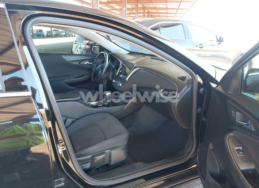 Photo 5 of 2021 Chevrolet Malibu FWD RS (VIN 1G1ZG5STXMF041240)