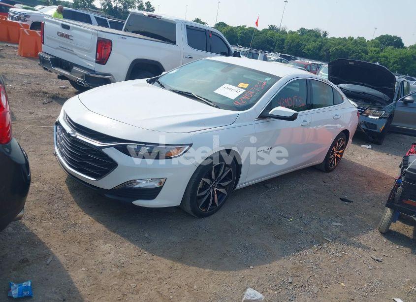 Photo 2 of 2021 Chevrolet Malibu FWD RS (VIN 1G1ZG5STXMF053629)