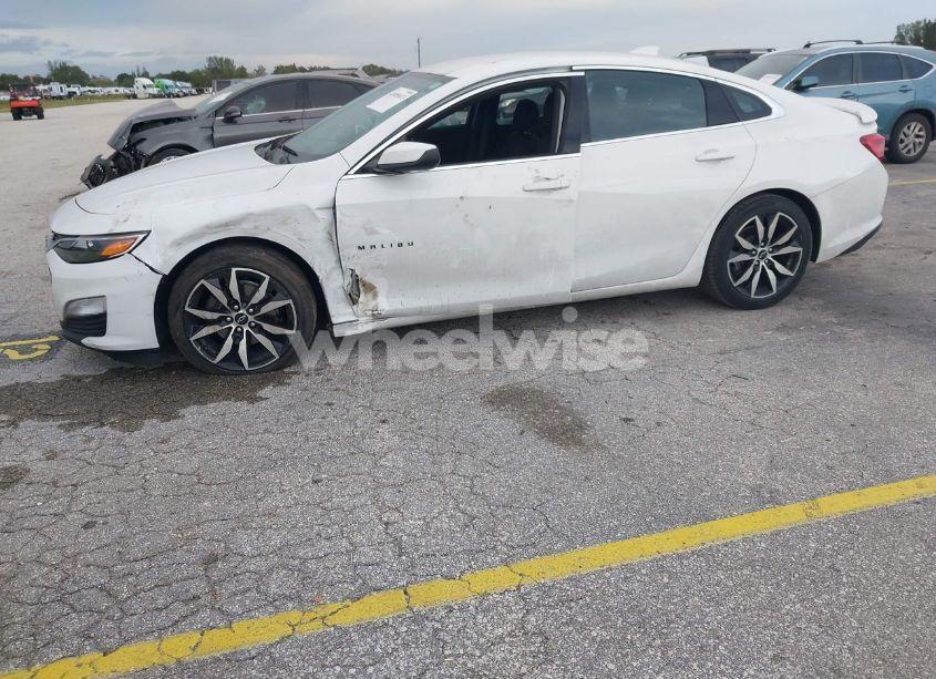 Photo 6 of 2022 Chevrolet Malibu FWD RS (VIN 1G1ZG5STXNF114639)