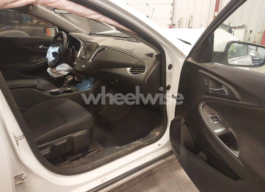 Photo 5 of 2022 Chevrolet Malibu FWD RS (VIN 1G1ZG5STXNF200713)