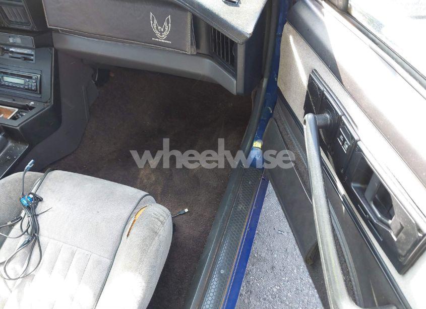 Photo 5 of 1984 Pontiac Firebird SE (VIN 1G2AX87HXEL235140)