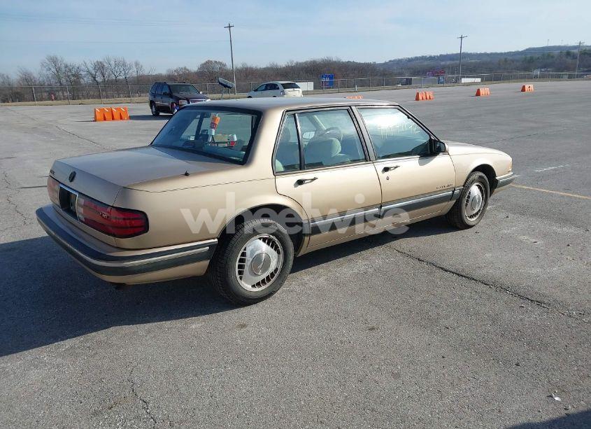 Photo 4 of 1987 Pontiac Bonneville LE (VIN 1G2HZ5136HW221579)
