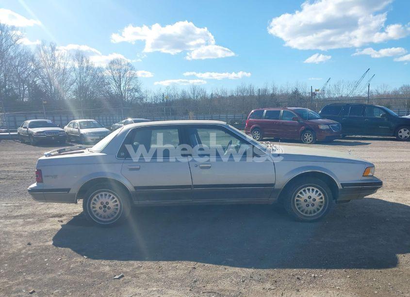 Photo 13 of 1992 Buick Century LIMITED (VIN 1G4AL54N8N6465236)