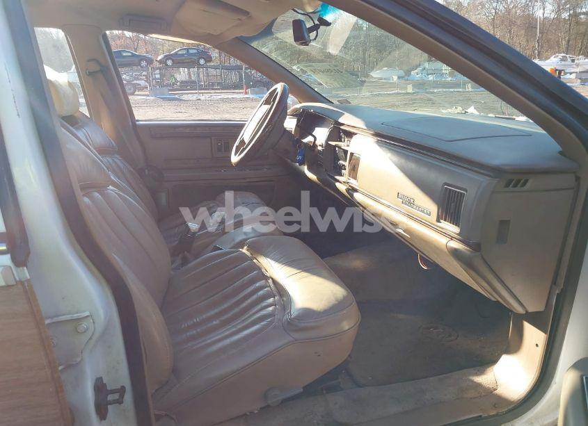 Photo 5 of 1995 Buick Roadmaster ESTATE (VIN 1G4BR82P6SR408567)