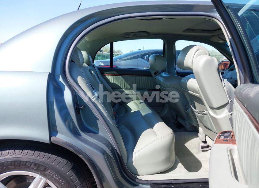 Photo 8 of 1998 Buick Park AVENUE ULTRA (VIN 1G4CU5213W4624554)