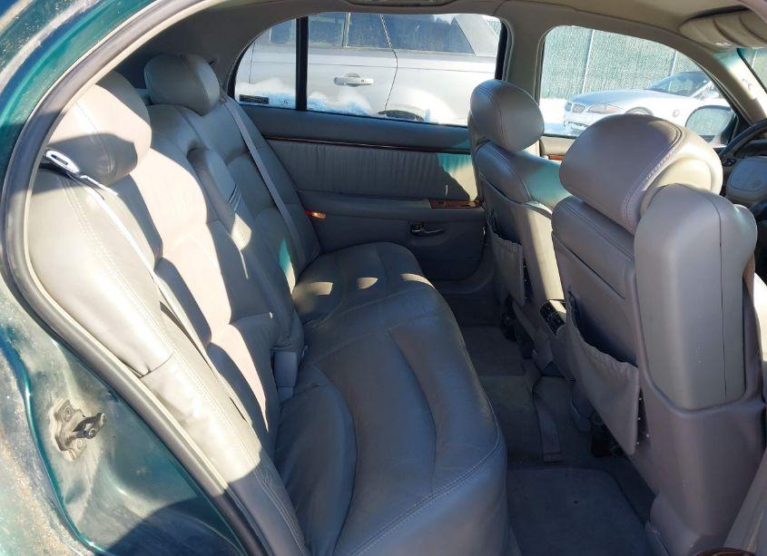 Photo 8 of 1999 Buick Park AVENUE ULTRA (VIN 1G4CU5214X4645382)