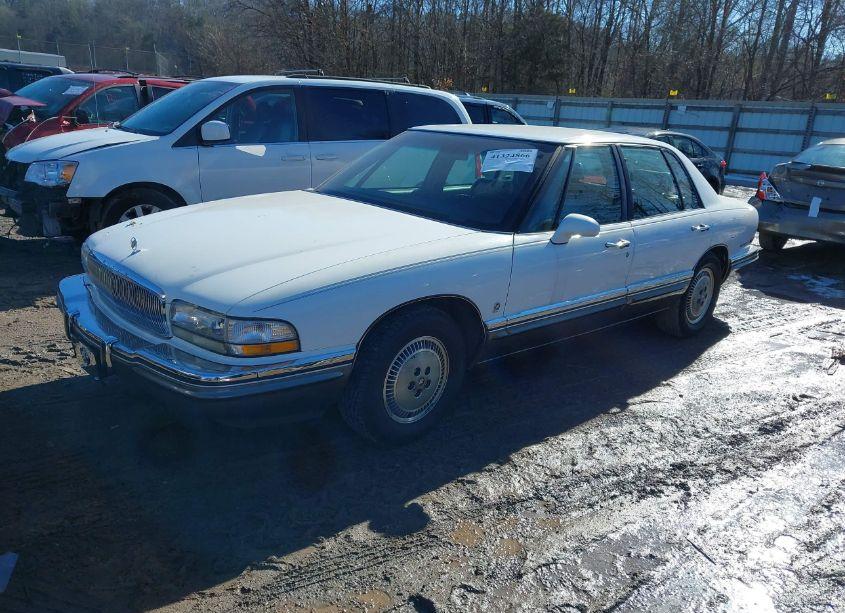 Photo 2 of 1994 Buick Park AVENUE ULTRA (VIN 1G4CU5217RH603901)