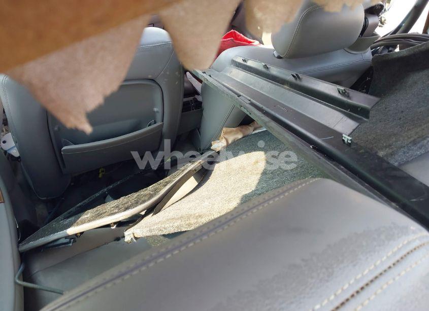 Photo 8 of 2002 Buick Park AVENUE ULTRA (VIN 1G4CU541X24161710)