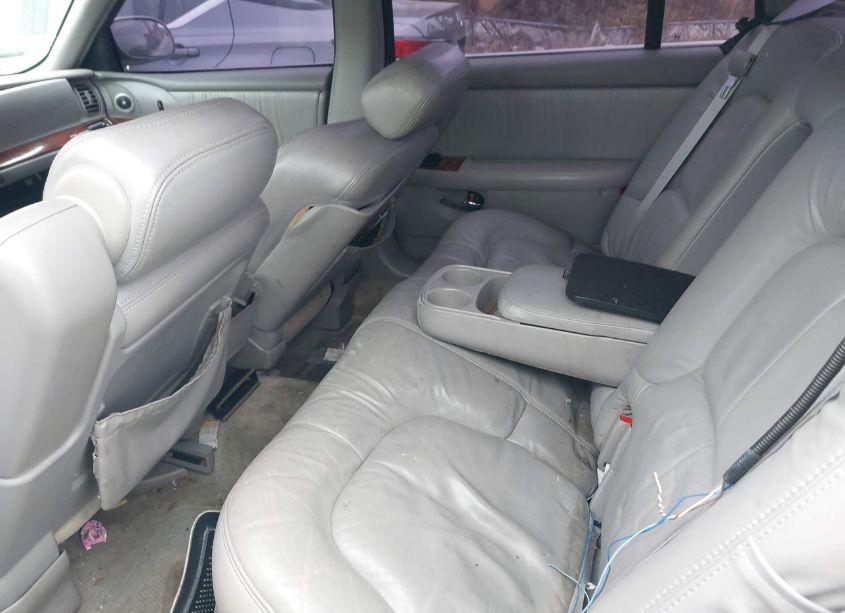 Photo 8 of 1998 Buick Park AVENUE (VIN 1G4CW52K9W4633889)