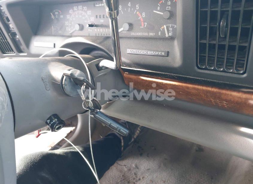 Photo 11 of 1994 Buick Park AVENUE (VIN 1G4CW52L5R1600239)