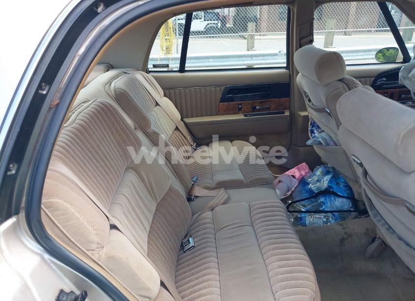 Photo 8 of 1993 Buick Park AVENUE (VIN 1G4CW53L0P1611080)