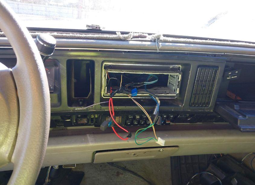 Photo 13 of 1993 Buick Park AVENUE (VIN 1G4CW53L5P1619806)