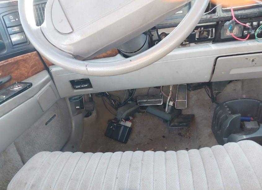 Photo 16 of 1993 Buick Park AVENUE (VIN 1G4CW53L5P1619806)