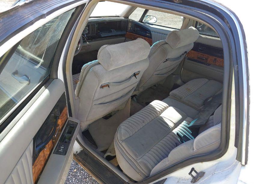 Photo 8 of 1993 Buick Park AVENUE (VIN 1G4CW53L5P1619806)