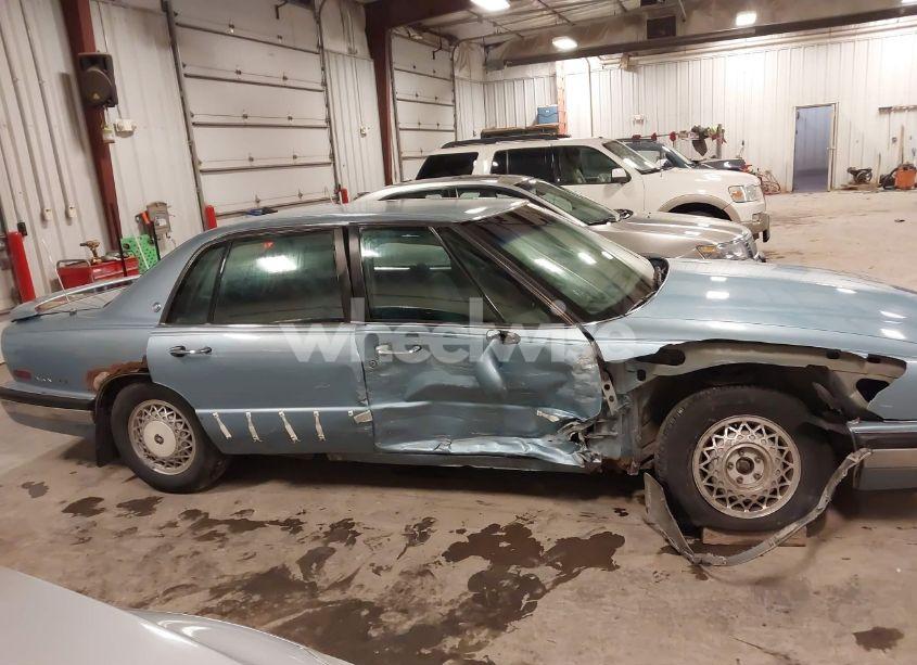 Photo 13 of 1993 Buick Park AVENUE (VIN 1G4CW53L5P1627873)