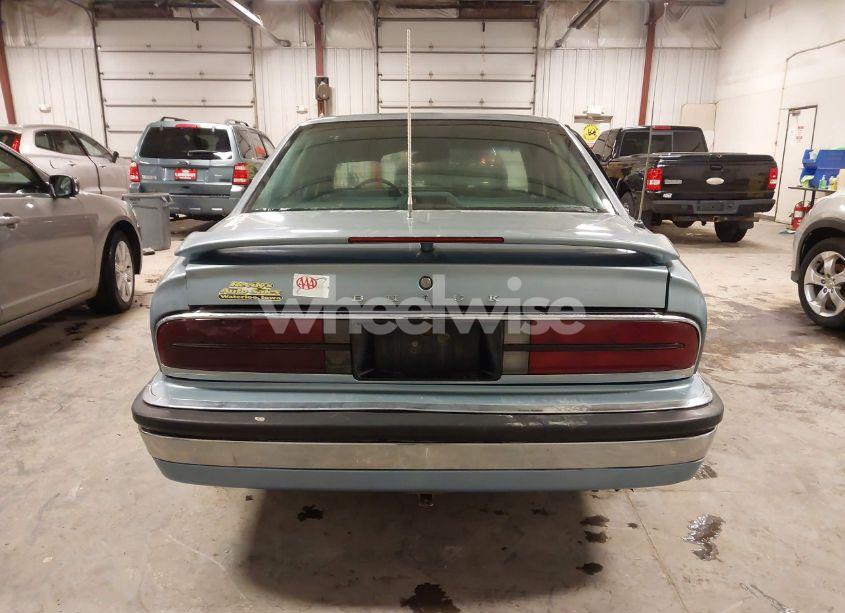 Photo 16 of 1993 Buick Park AVENUE (VIN 1G4CW53L5P1627873)