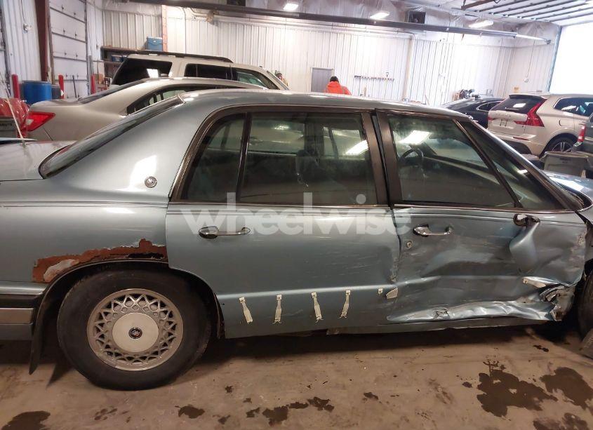 Photo 18 of 1993 Buick Park AVENUE (VIN 1G4CW53L5P1627873)