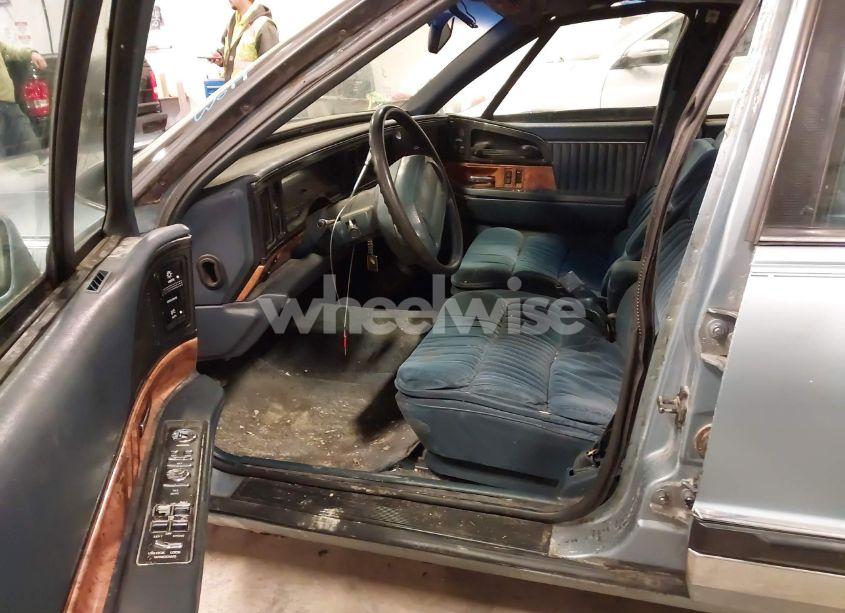 Photo 5 of 1993 Buick Park AVENUE (VIN 1G4CW53L5P1627873)