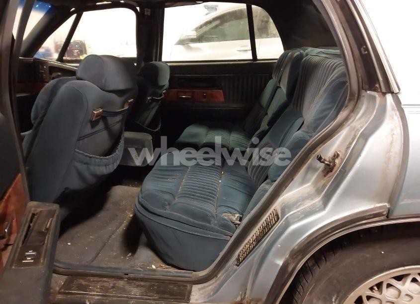 Photo 8 of 1993 Buick Park AVENUE (VIN 1G4CW53L5P1627873)