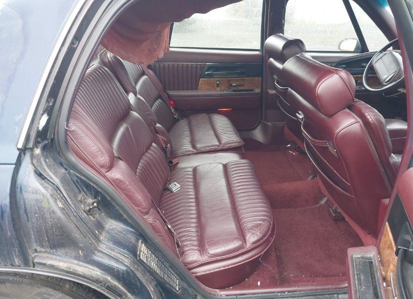 Photo 8 of 1993 Buick Park AVENUE (VIN 1G4CW53L7P1635327)