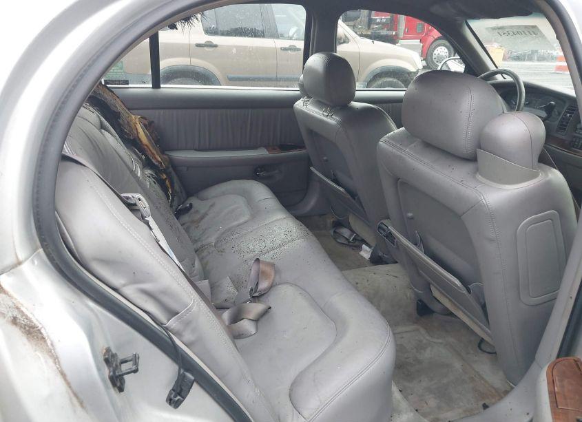 Photo 8 of 2000 Buick Park AVENUE (VIN 1G4CW54K1Y4244681)