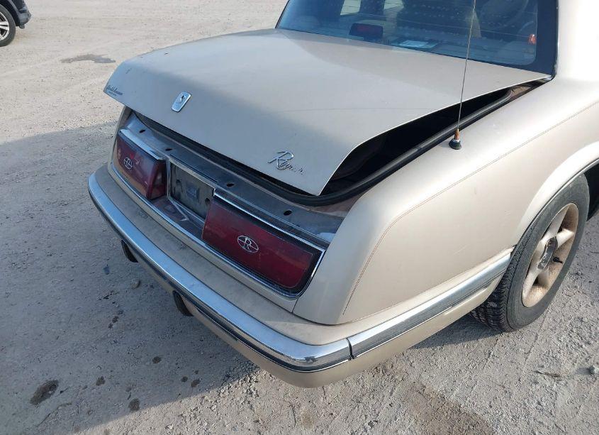 Photo 6 of 1991 Buick Riviera (VIN 1G4EZ13L8MU410255)